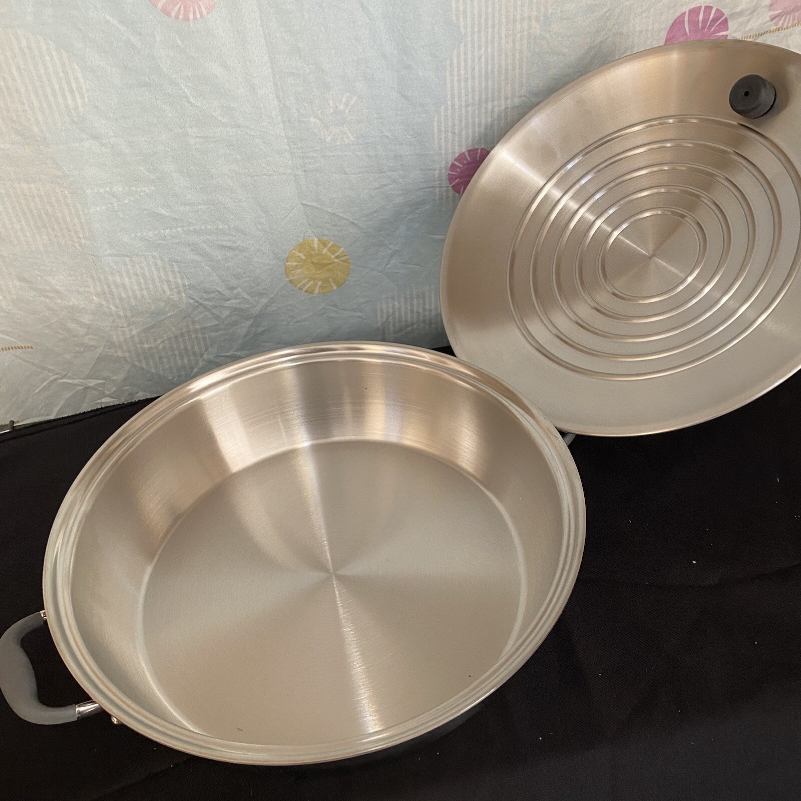 New Royal Prestige paella Pan 14” Cookware .Never used, last one , no