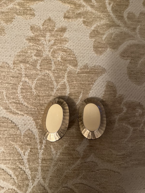 Erwin Pearl Woman’s Clip Earrings 