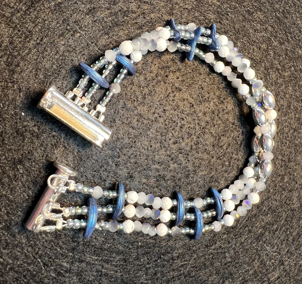 Handmade 3-strand blue and white Howlite and Crystal bracelet, slide closure - Image 2 of 2