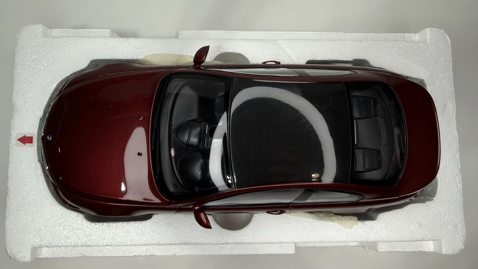 Coche diecast rojo Indianápolis techo de carbono edición concesionario Kyosho BMW M6 1:18 cupé Foto 3 de 4