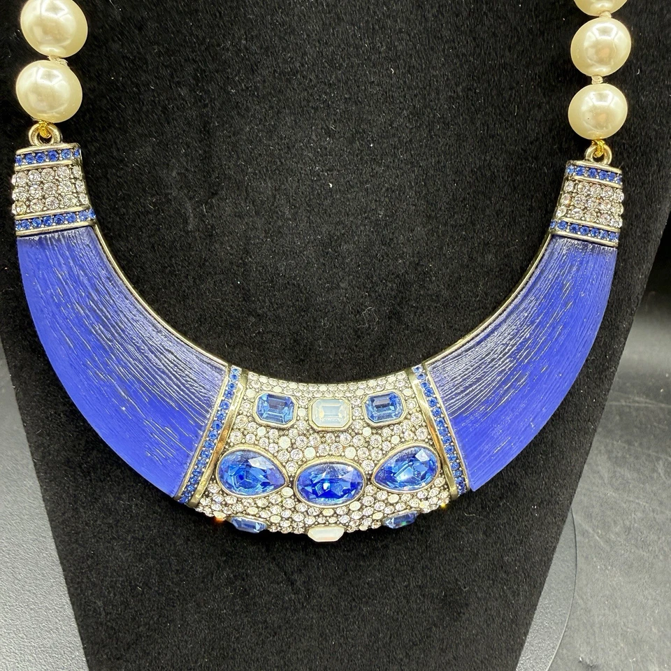 Collar babero de resina cristal con cuentas HEIDI DAUS "Say It With Style" azul declaración Foto 2 de 4