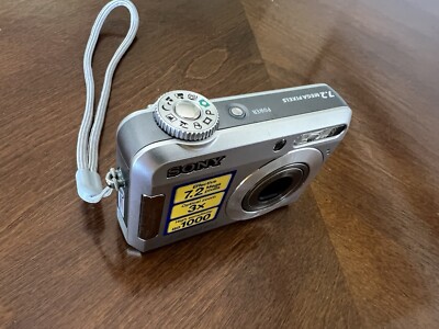 BROKEN Sony Cybershot DSC-S650 Digital Camera 7.2MP 3x Optical