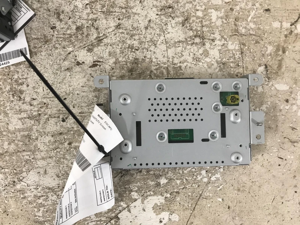 Used Infotainment Display fits: 2017 Ford Escape display center dash 8`` screen - Image 3 of 4