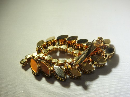 Mid Century Pin/ Broach with Amber and Green Amber Rhinestones, Leaf Shaped - Picture 8 of 8
