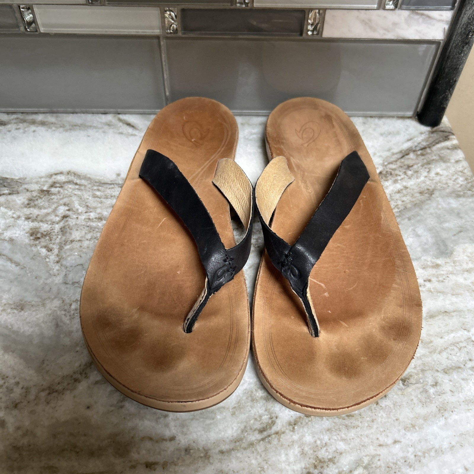 PANTOFOLA D’ORO OluKai Monohe Sandali Donna Pelle Giava Taglia 10 Nero Marrone