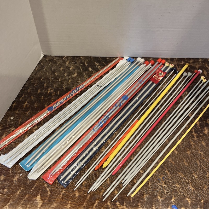 Huge Lot of Vintage Aluminum & Plastic Knitting Needles Various Brands & Sizes