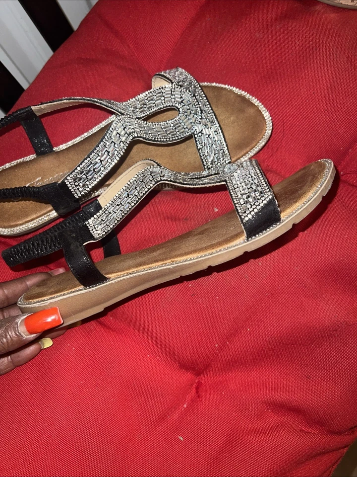 Sandalias de Tanga Beverly Feldman Estrás con Tacones de Gatito, Talla 7 Foto 4 de 4