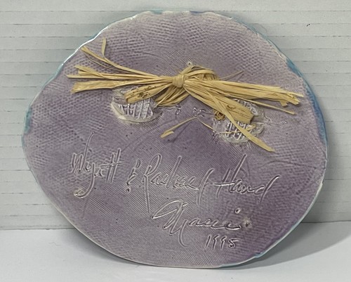Handbemalter Wandbehang signiert Wyatt Rachel Maui hawaiianische Ureinwohnerin Plakette - Bild 2 von 4
