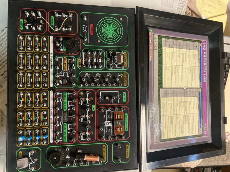 Young Scientist 140 Projects Lab Electronics set-  Never Used  New