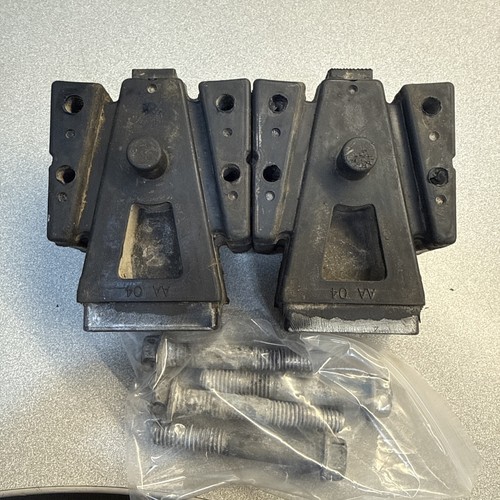 motor mount lower evinrude johnson ETEC 5007410 pair 75-200hp FRESHWATER