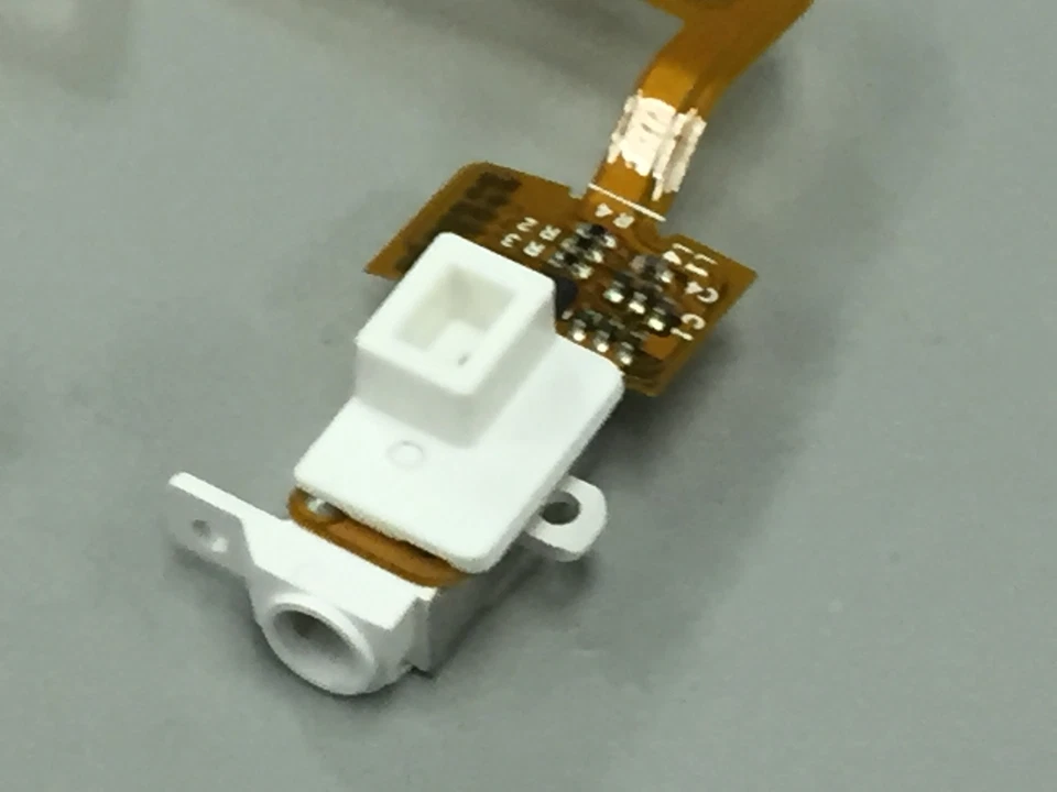 iPod Video 5th 5.5 Gen 60GB 80GB Audio Headphone Jack Hold Switch Assembly White - Image 3 of 4