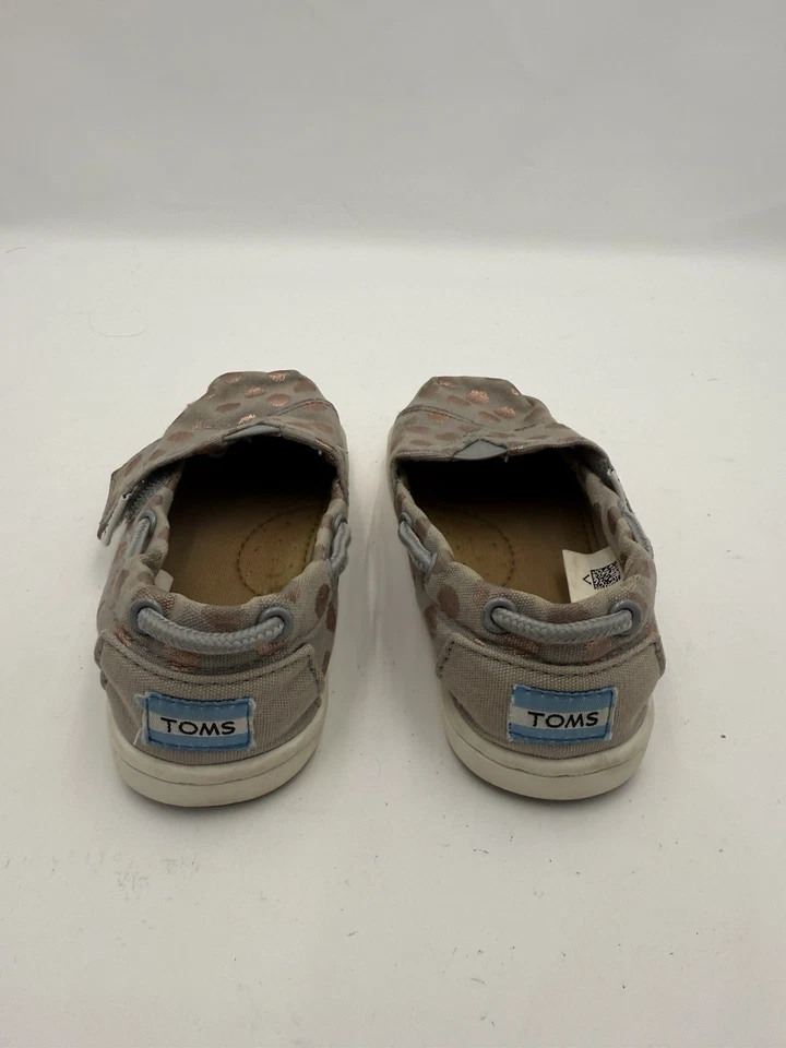 Mocasines sin cordones TOMS para niñas pequeñas gris rosa a lunares talla 7 Foto 3 de 4