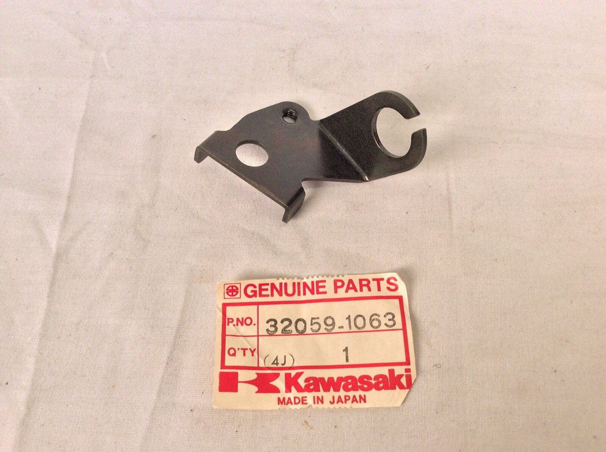 ココ　0324 New OEM NOS 1985-1990 Kawasaki EN500 Brake Switch Bracket PN