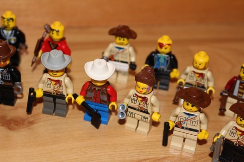 Lego Pirates - 18 Figuren Solaten Rotröcke Cowboy Piraten Räuber Sheriff - Bild 5 von 5