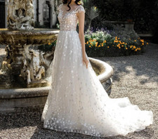 Classic Cap Sleeves A-Line Wedding Dresses O-Neck Applique A-line Bridal Gowns