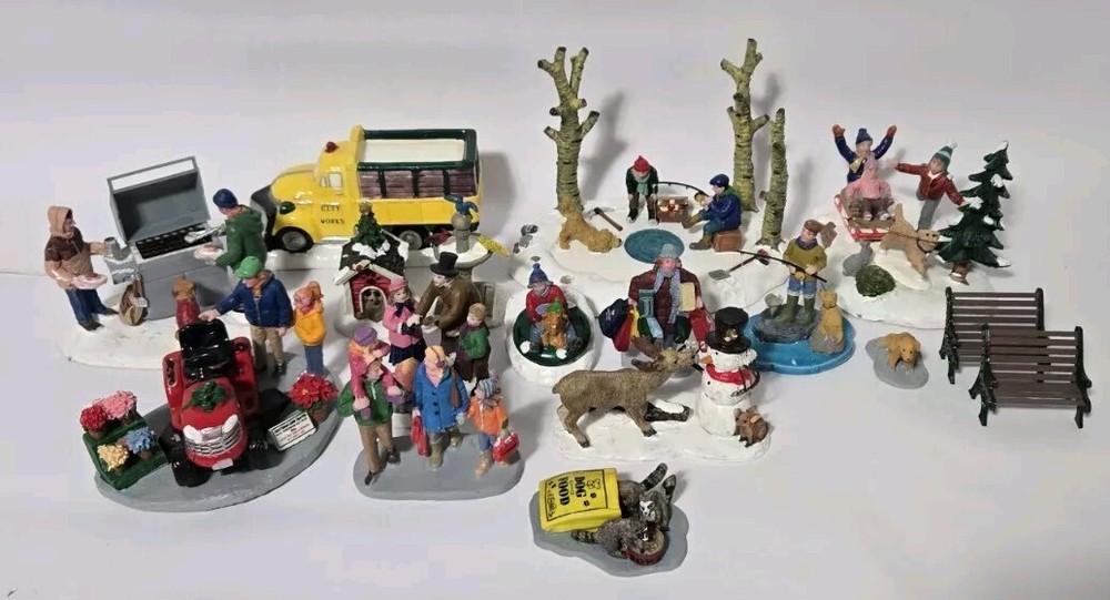 Lot of 17 Chirstmas Winter Figurines