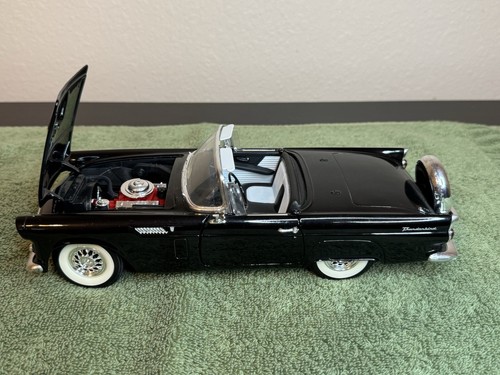1956 Ford Thunderbird Convertible by Revell 1/18 DIECAST - Picture 4 of 16