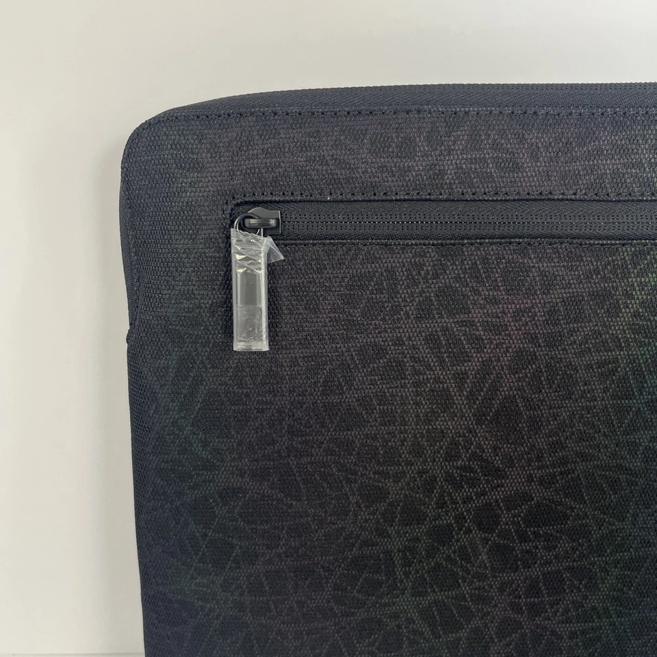 Incase Compact Sleeve 12" Apple Macbook Holographic Black Case Zipper Pouch - Image 2 of 4