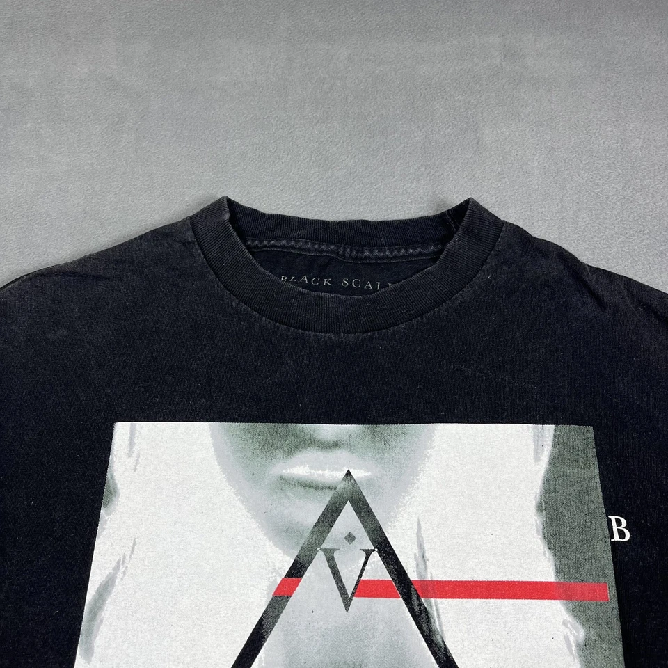 Camisa Escala Negra Para Hombres Mediana Negra Gráfica Camiseta Hecha en EE. UU. Ropa de Calle Negro Talla Foto 2 de 4