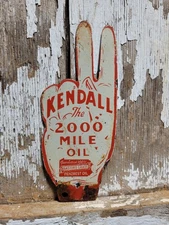 VINTAGE KENDALL PORCELAIN SIGN OLD CAR TAG TOPPER 2000 MILE MOTOR OIL PENZBEST