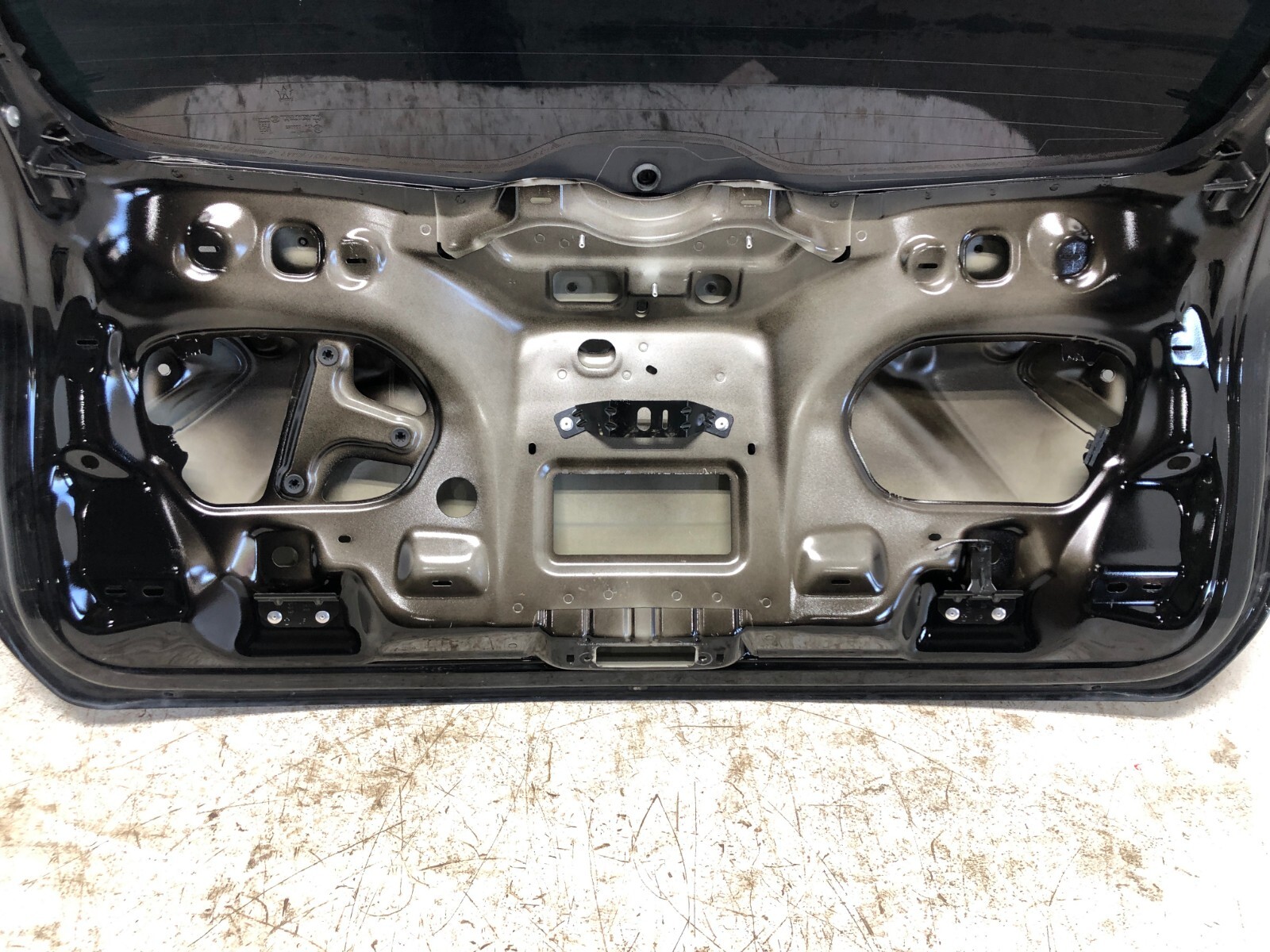 2017-2020 MASERATI LEVANTE REAR LIFTGATE TAILGATE TRUNK LID W/ GLASS OEM #NOTE