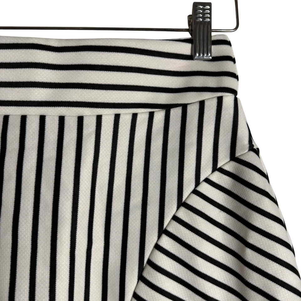 Minifalda patinadora tejida línea A rayas negras blanca oliva + roble talla XS Foto 2 de 4