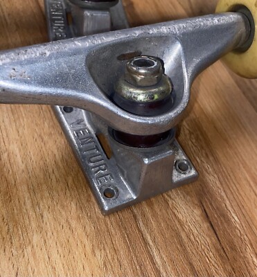 Trucks De Skateboard Vintage Venture - Modèle Années 80 Old School En Blanc, Fabriqué Aux USA - Pour Planche Rétro