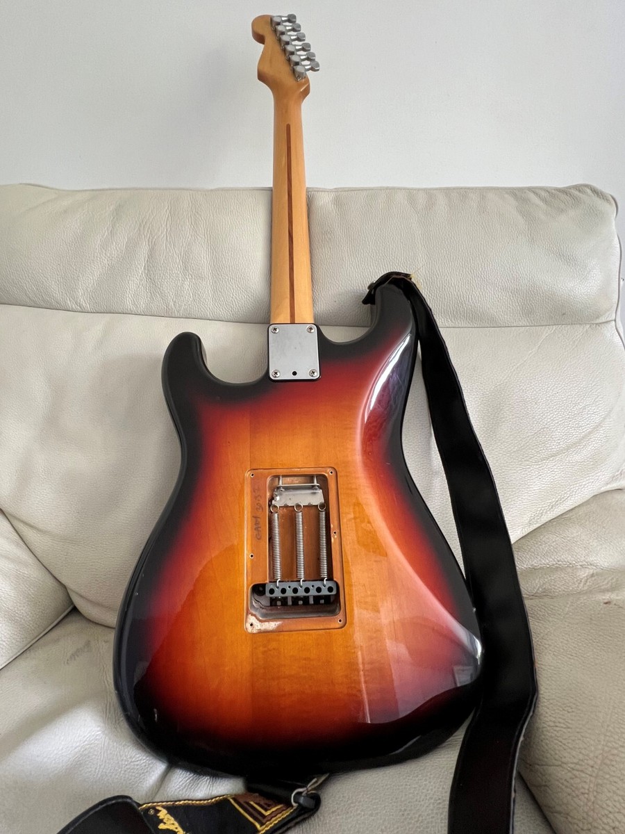 Fender Strat 1985 Japan-Rare System 1 Fender Tremolo Bridge Fender Strat 1985 Japan-Rare System 1 Fender Tremolo Bridge