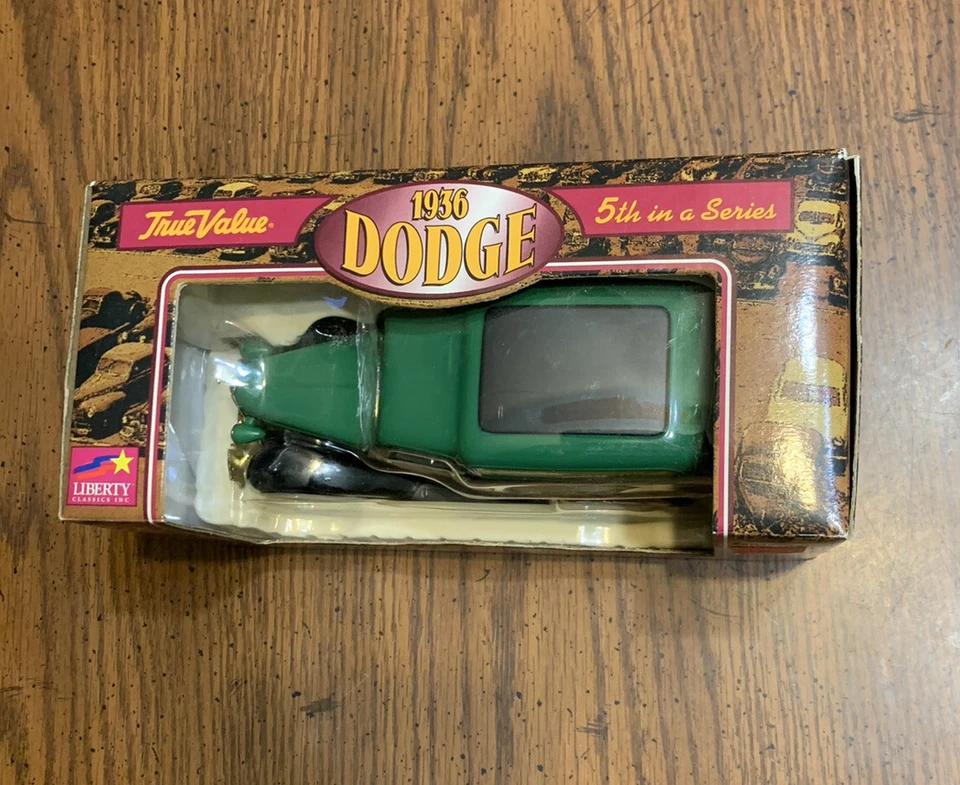 Liberty Classics True Value 1936 Dodge Green Thumb Panel Truck Bank - Image 2 of 3