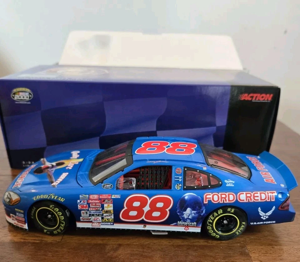 NASCAR Dale Jarrett #88 2000 Taurus Quality Car Air Force escala 1:24 diecast  Foto 2 de 4