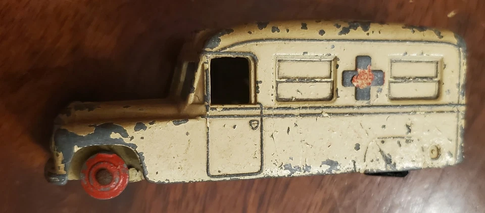 Coche ambulancia vintage DINKY TOYS DAIMLER HECHO EN INGLATERRA Meccano Ltd. como está Foto 2 de 4