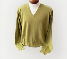 IZOD Men  s Green V-Neck Sweater Size XL 100 Cotton