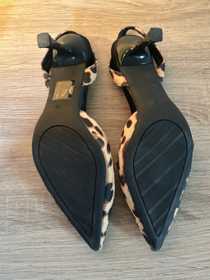 Tacón de gatito estampado de leopardo punta cerrada tacón con correa talla UE 38 EE. UU. 7,5 Foto 4 de 4