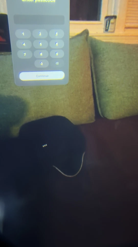 Oculus Meta Quest 3S VR Headset 128GB With Controllers and carrying case - Image 4 of 4