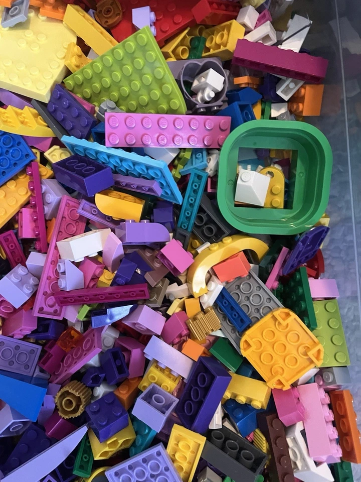 Lego Girls/Friends lot 500 Pieces - Bricks Blocks Plates Accessories Pastels - Image 3 of 4