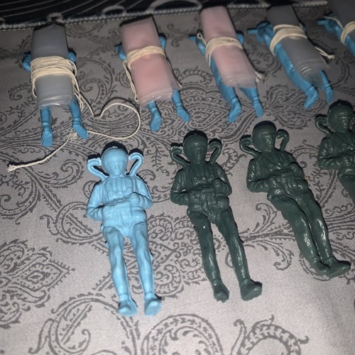 VTG PLASTIC PARACHUTE TROOPERS-(2โ)- Mixed Lot Of 13-Baby Blue/Army Green- - Picture 6 of 8