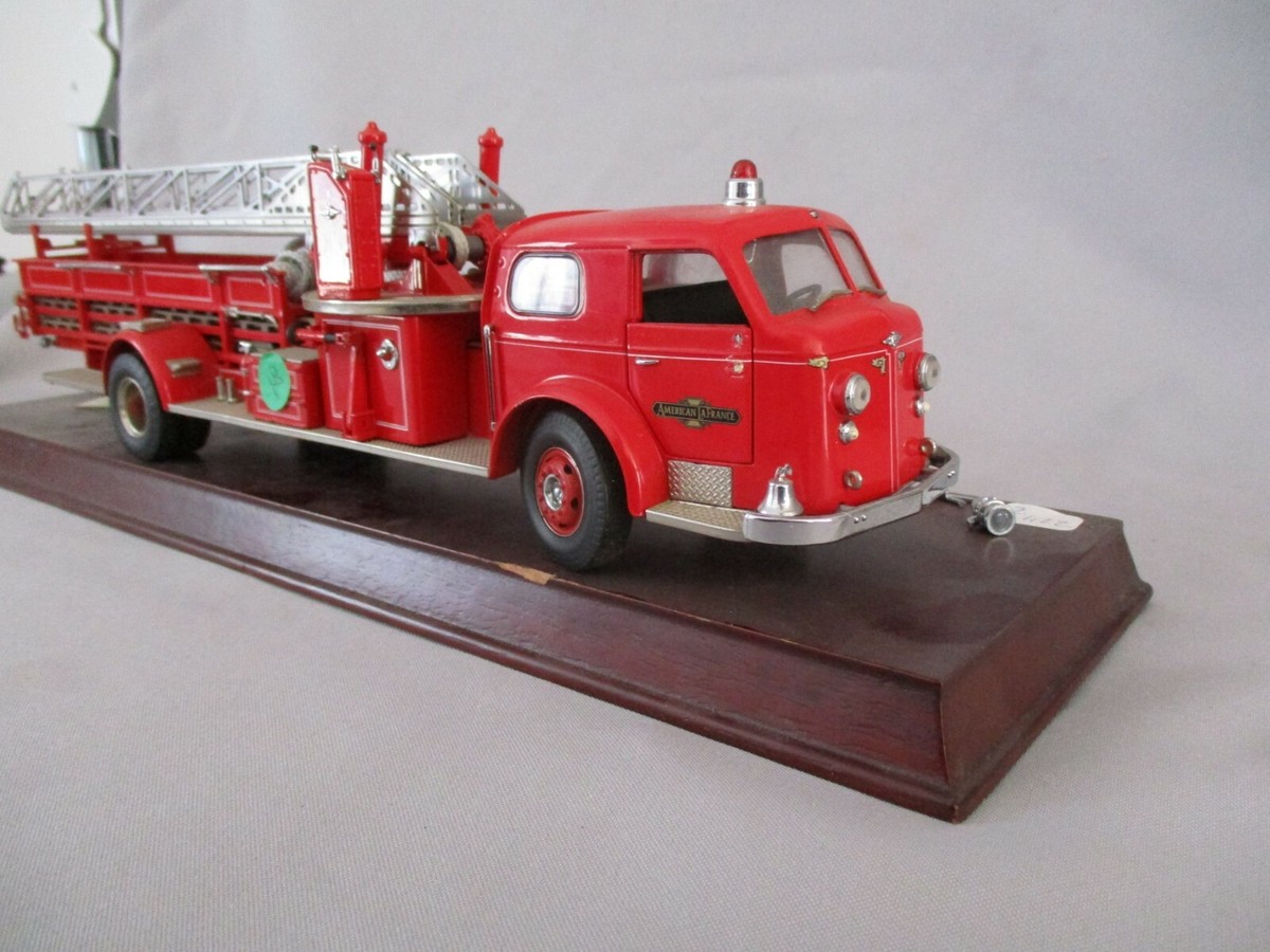 THREE UNBOXED FRANKLIN MINT AMERICAN TRUCK MODELS, all 1/32 scale, 1954 American La France Fire E