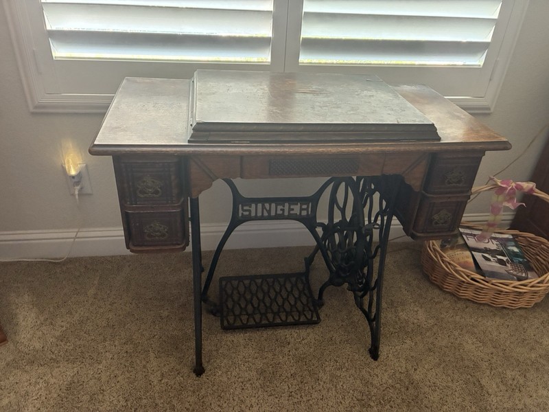 Singer Antique Original Pre-1930 Treadle Sewing Machine Wood Cabinet/Table