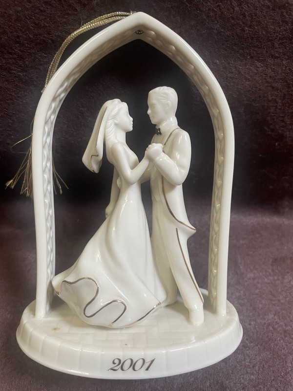Lenox 2001 Wedding Ornament/cake Topper 