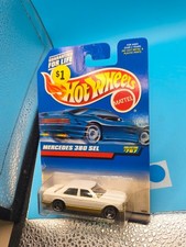 1997 HOT WHEELS MERCEDES BENZ 380 SEL WHITE WITH GOLD 1:64 DIECAST #767