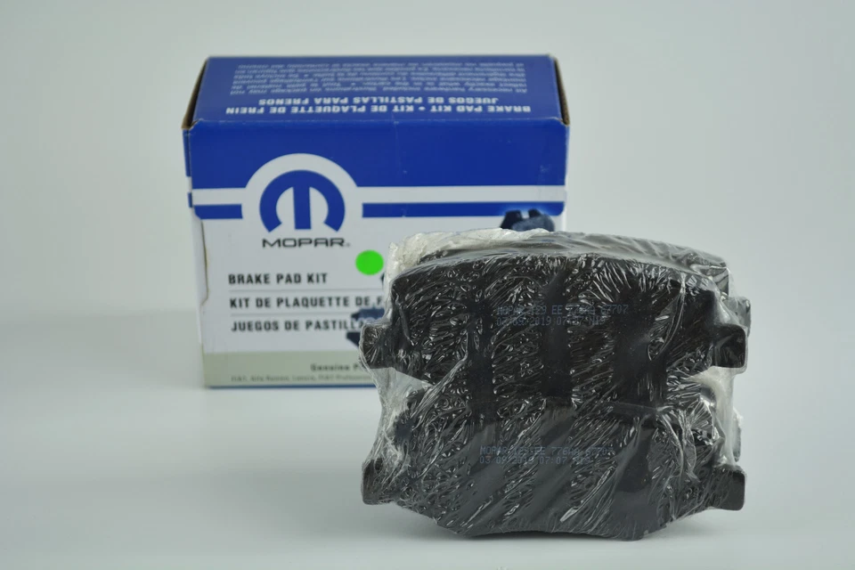 Rear Disc Brake Pad Kit Jeep Wrangler JK 07-18 Genuine  Mopar 68003776AA - Image 2 of 4