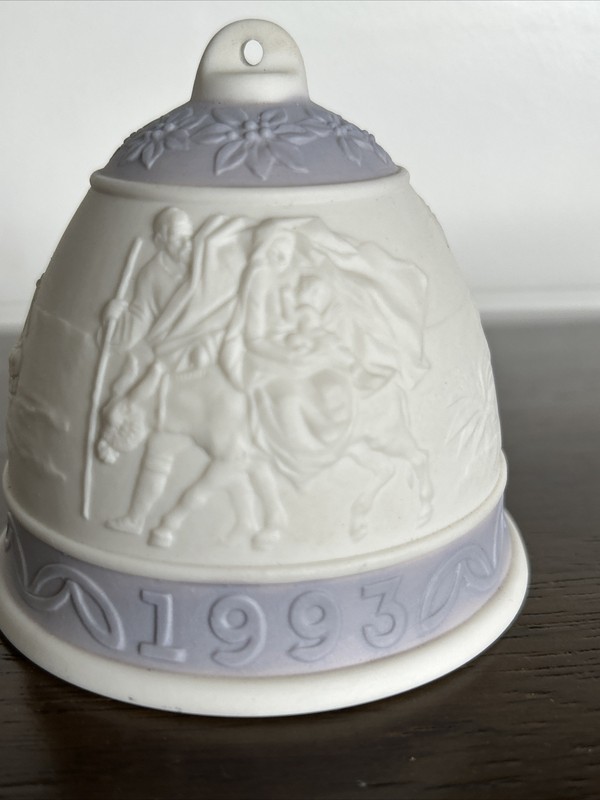vintage LLADRO 1993 Bell Christmas Ornament- Lt Purple. Beautiful Details.