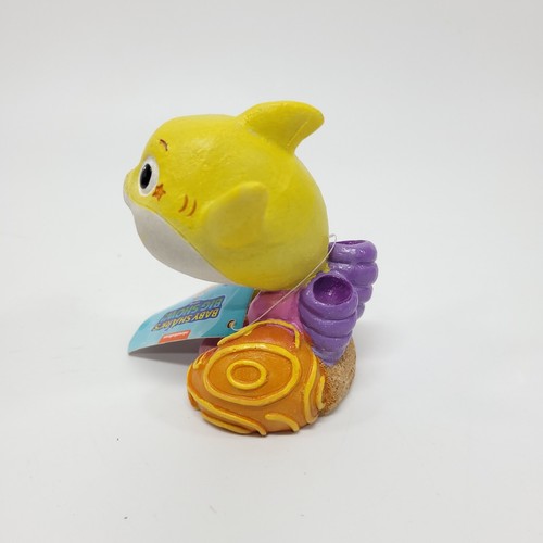 Baby Shark's Big Show Aquarium Ornament Deceration 3.5 Inches Tall New - Picture 4 of 5