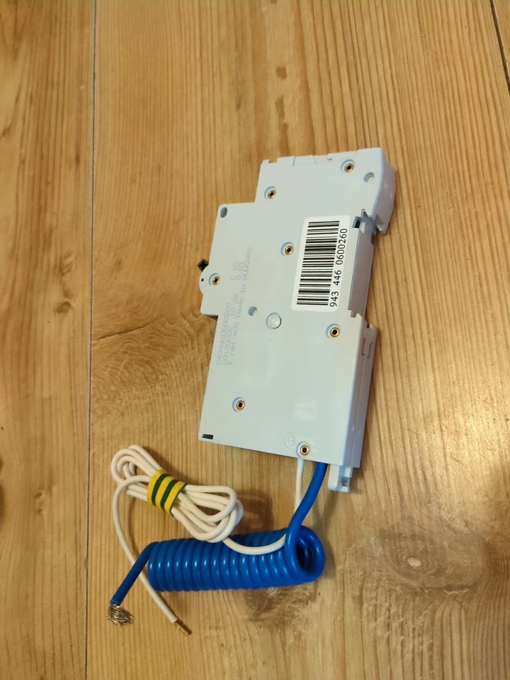 Schneider C60HC C10 R30 RCBO 10 Amp 30mA Type C  10kA Multi9 Merlin Gerin 26858 - Image 4 of 4