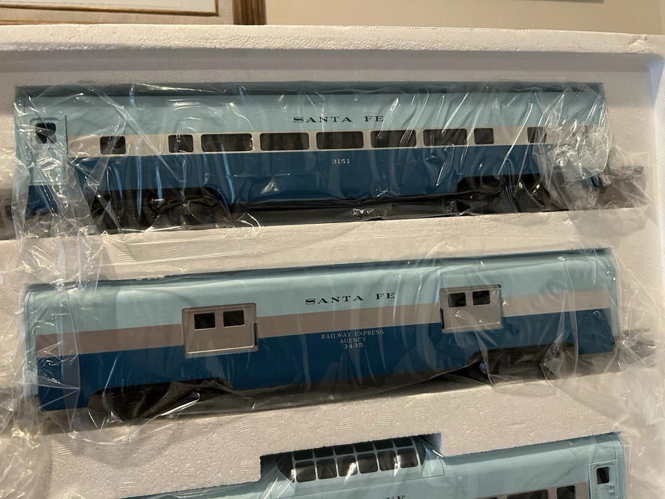 MTH MT-6018 Santa Fe "Blue Goose" Aluminum 4 car set NIB - Image 2 of 4
