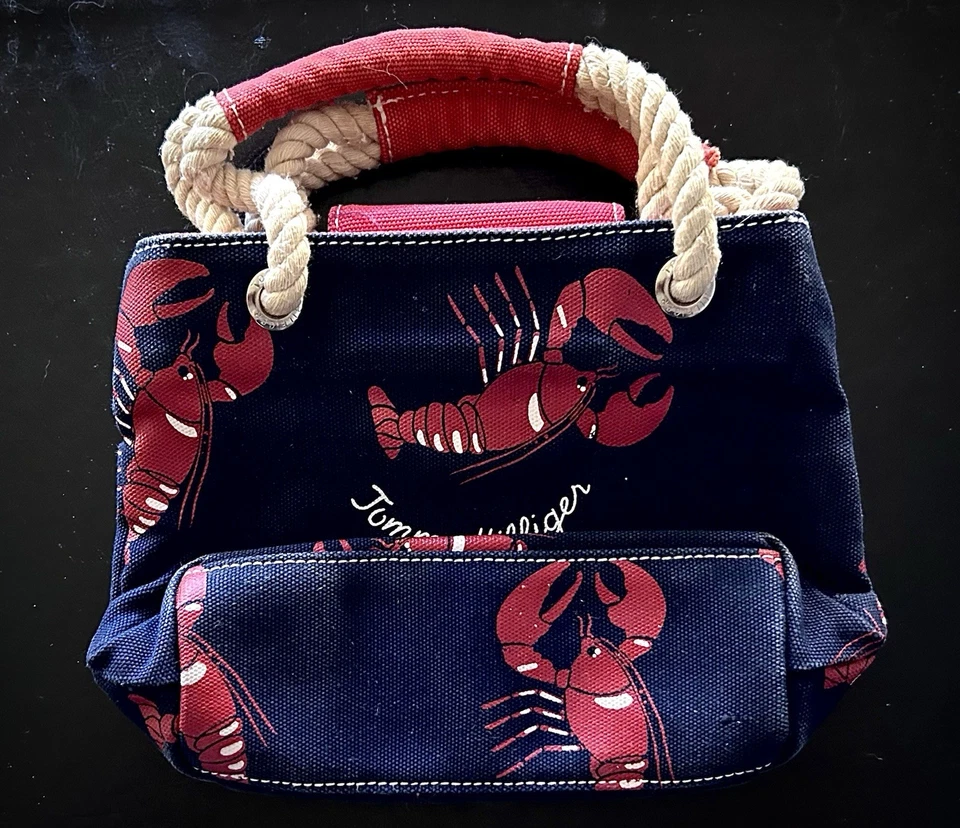 WOW 9” Tommy Hilfiger Mini Bolso de Mano Lona Langosta. Azul marino/rojo con asas de cuerda Foto 2 de 4