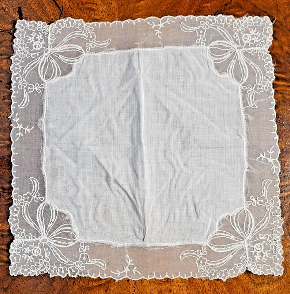 Винтажные вышитые носовые платки 2 шт. белый хлопок кружево вышивка крючком синий 50-е США - Изображение 2 из 4