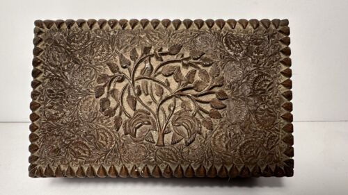 Antique Hand Carved Indian Wooden Trinket Box 21cm x 12.5cm x 7cm - Picture 2 of 17
