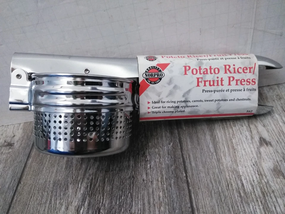 Ricer de patatas Norpro / prensa de frutas #162 acero inoxidable, triple cromado Foto 2 de 4