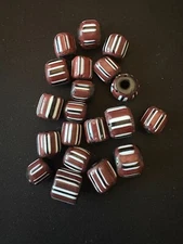 20 Vintage Chevron glass beads - 12 mm (B1214)